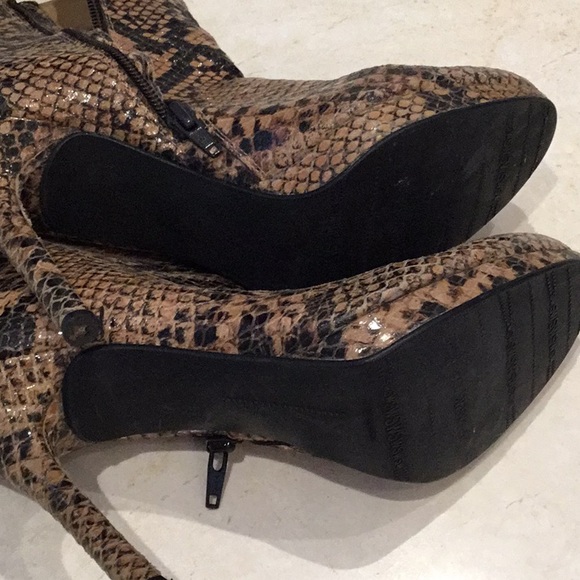 🎈Stuart Weizmann snakeskin boots-like new - Picture 4 of 7